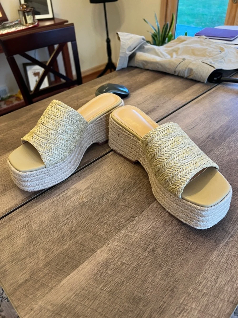 Platform slip on espadrille sandals size 10 like new